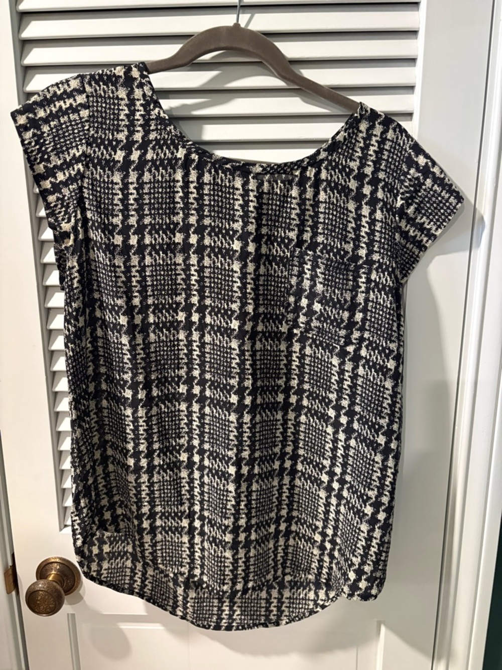 Joie Black and Cream Houndstooth-Style Short Sleeve Blouse